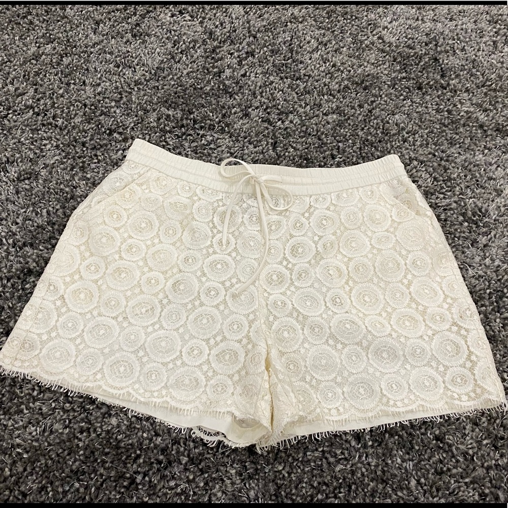 ❌𝗦𝗢𝗟𝗗❌BEBE Lace Shorts Cream Color Size S Never Used